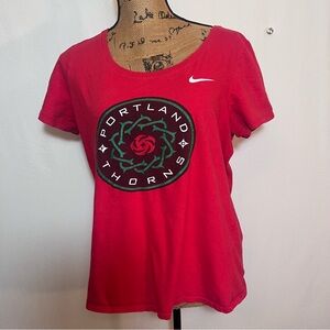 Nike Portland Thorns FC Women's Athletic Cut Red Graphic Short Sleeve T-Shirt L